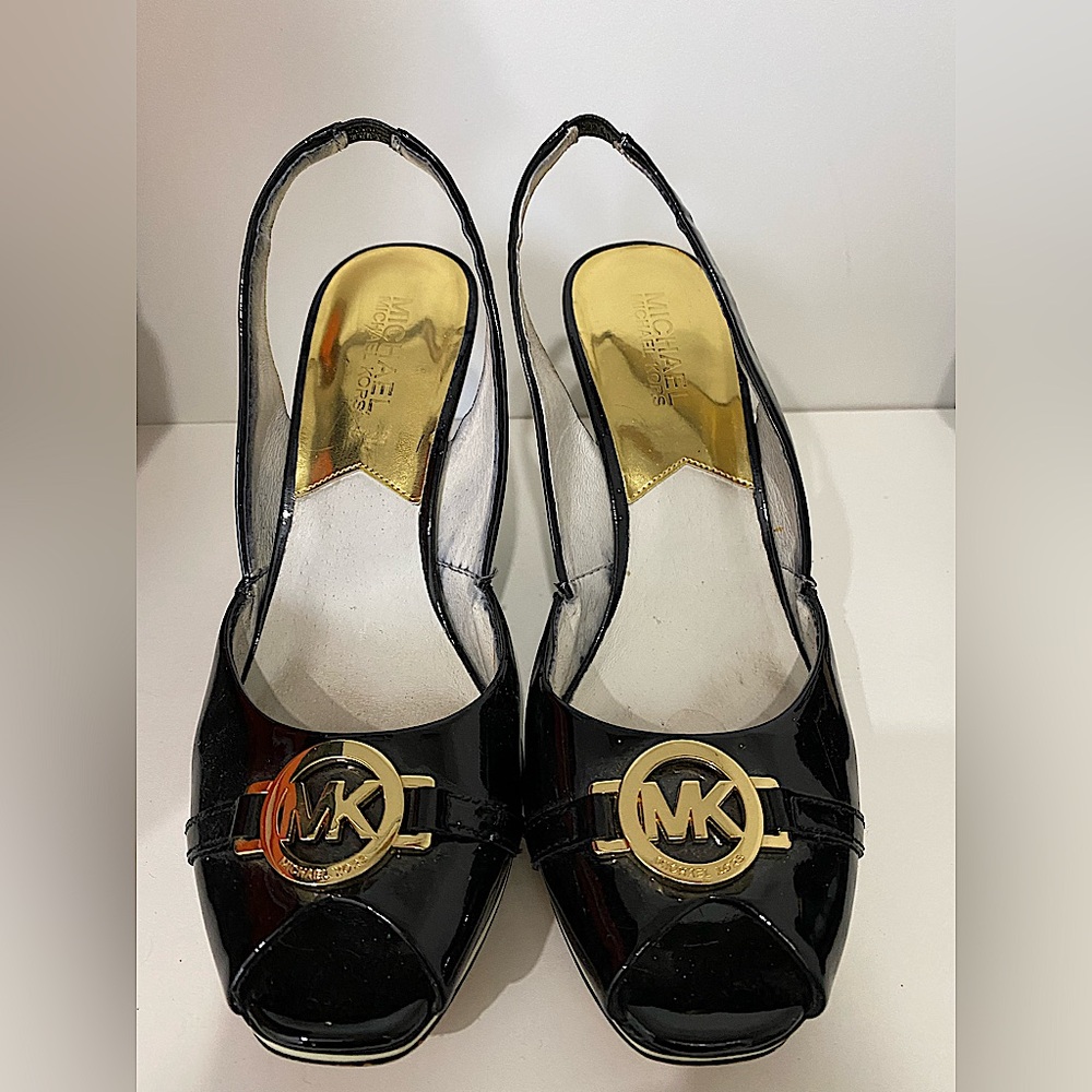 MICHAEL KORS BLACK ROCHELLE RARE GOLD MK LOGO STRIPE SLING WEDGE PUMPS SZ. 7.5